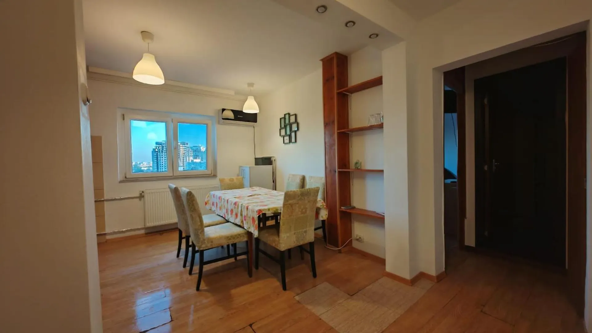 Z Villa Bucureşti 0*,  România