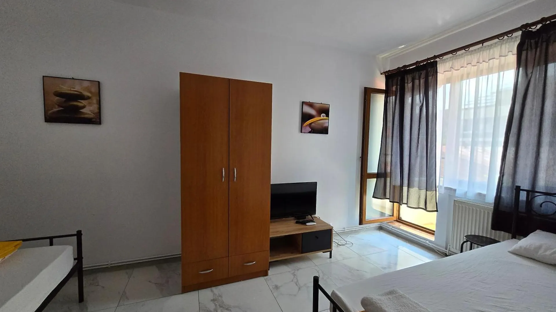 Z Villa Bukareszt 0*,
