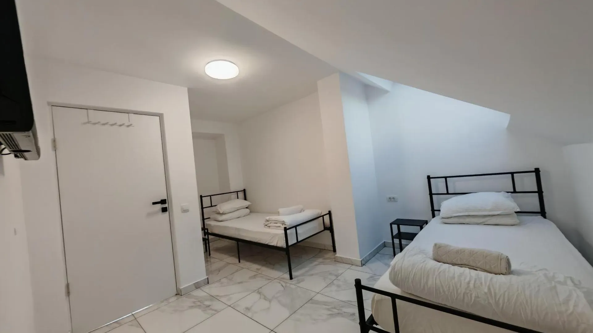 Z Villa Bukareszt 0*,